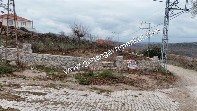 556 m2 İmarlı 2 kat %40 Arsa Köy Evi Ortasında - 0