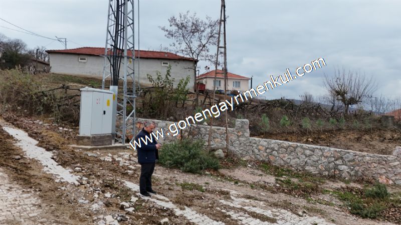 556 m2 İmarlı 2 kat %40 Arsa Köy Evi Ortasında - 1